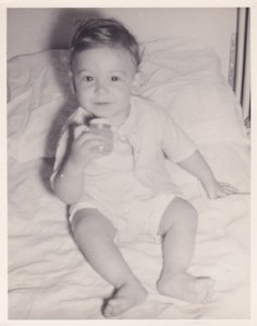 Peter Baby crib 1947.jpg